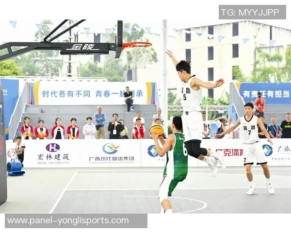 八一队与福建队激战正酣谁将赢得这场篮球对决的胜利